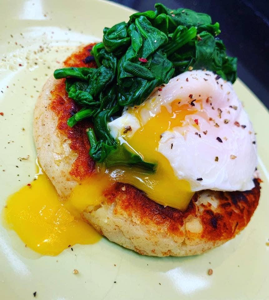 Poached egg and spinach potato rosti
