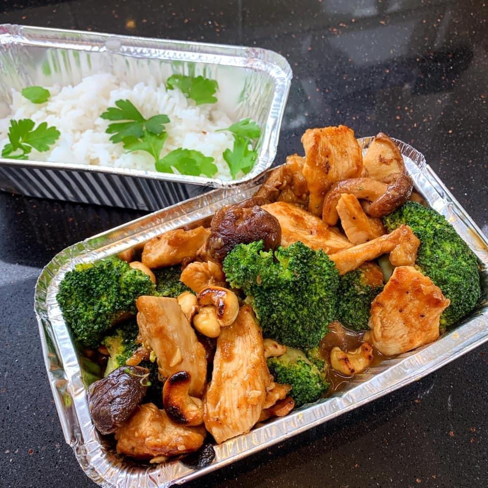 Super quick Chicken and Cashew stir fry with Jasmine rice